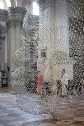 2015年威尼斯艺术双年展-大型不锈钢铁丝人面像雕塑-西班牙Jaume Olensa艺术家作品