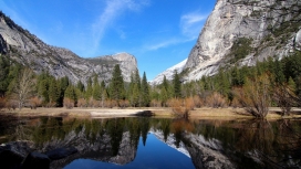 约塞米蒂树山湖