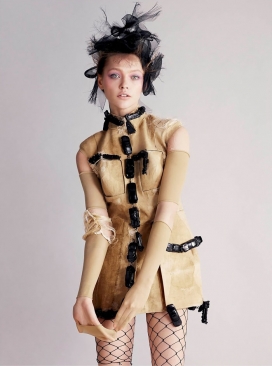 “懒惰情人”-芭莎德国六月2015/月