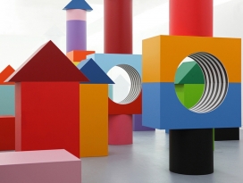 法国77岁艺术家丹尼尔・布伦的孩子们积木游戏展-是一个多姿多彩的微型城市