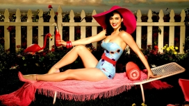 躺椅上的美艳凯蒂・佩里