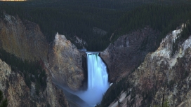 浩浩荡荡下的黄石瀑布