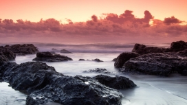 黑岩雾小溪壁纸