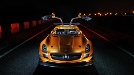 高清晰土豪金上翻门奔驰壁纸