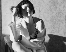 索菲亚阿伦斯-VOGUE时尚英国2015年7月-混合羽毛时装秀