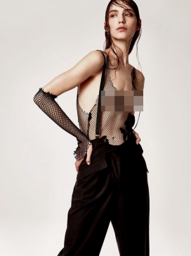 VOGUE时尚俄罗斯2015年7月-美诱时尚的蕾丝吊带人像