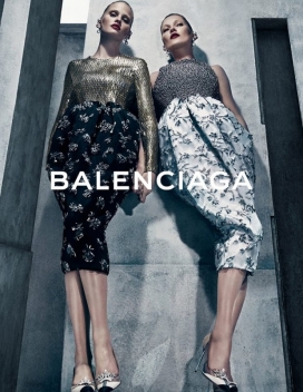 凯特・莫斯与劳拉斯-Balenciaga巴黎世家秋/冬时装秀