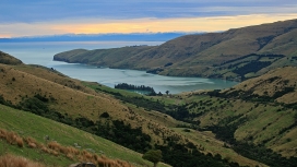 高清晰海洋山丘壁纸