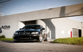 高清晰宝马运动轿跑车壁纸