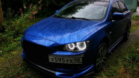 高清晰蓝色三菱EVO枪骑兵跑车壁纸下载