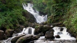 高清晰悬崖岩石瀑布壁纸