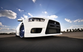 高清晰白色三菱EVO枪骑兵跑车壁纸下载2