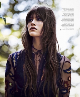 凡妮莎穆迪-芭莎2015年8月-“新波西米亚“风-奢华的手工制作天鹅绒提花图案时装秀