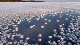 高清晰雪山湖壁纸