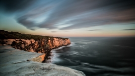高清晰深蓝色海洋暴风雨悬崖