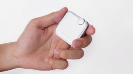 Aumeo Audio-便携式铝合金音频设计-可以完全个性化地调整用户的听觉灵敏度。如果连接到标准的耳机或扬声器。还可以做听力测试，3.5mm音频输入和输出，带微型USB充电接口