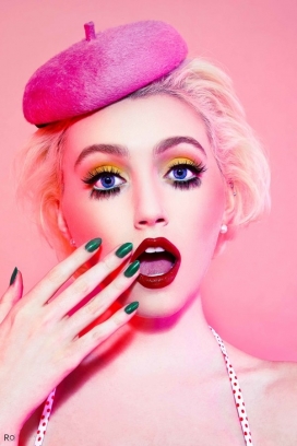 格雷斯简-Ellements杂志-充满活力的粉红背景