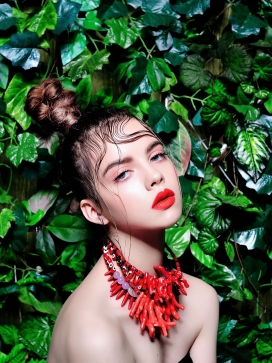 丽娜-AMAZON杂志封面