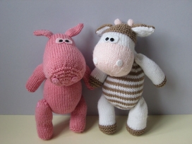 “酱牛和猪酱菜”绒毛针织图案玩具设计