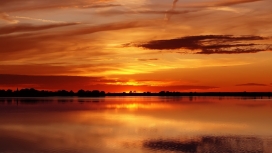 高清晰夕阳湖美景