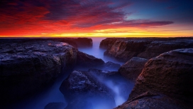 美丽的夕阳石岩山壁纸