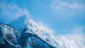 蓝色雪山壁纸