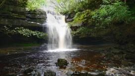 高清晰瀑布深水区壁纸