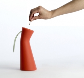 略向前倾斜头的慈善募捐箱-一个新的符合人体工程学形状的变化盒。英国Maggie慈善机构推出的，提供对癌症患者的支持