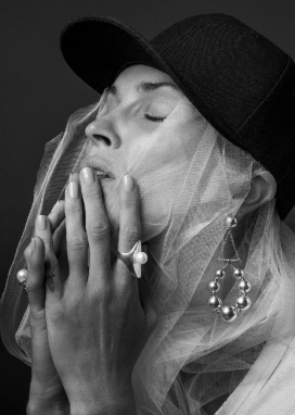 艾琳沃森沃森-精细壮观的高级珠宝首饰黑白人像广告