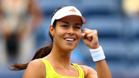 打网球的伊万诺维奇