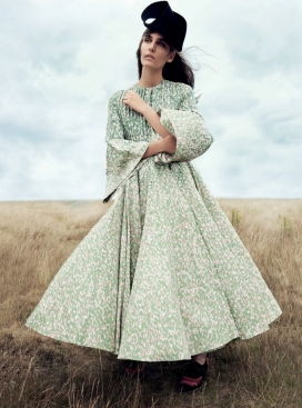 芭莎英国2015年十一月-浩繁裙子时装秀