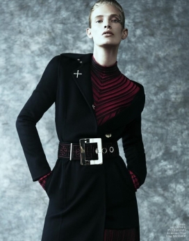 伊尔莎・德波尔-世界时装之苑越南2015年10月