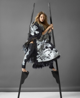 萨沙・露丝-一个时尚的平衡之举，高跷上的时尚-芭莎美国2015年十一月