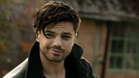 卷发男多米尼克库珀