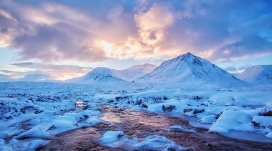 高清晰蓝色雪山湖美景壁纸