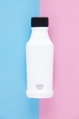 Soylent-清爽干净的白色蛋白质饮料包装设计