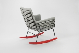 丰富多彩和独特的座椅-设计师采用泡沫垫固定在钢骨架上，然后用羊毛织物填充以确保其舒适性。还可以拆除做储物架子，十分方便