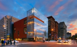 美国国家博物馆房屋建筑设计-一个透明的玻璃棱镜成为焦丹，意在表达博物馆的可达性和慷慨
