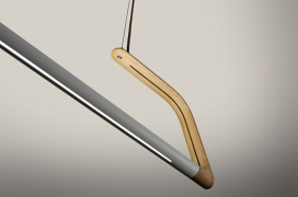 Bow Lamp-一个光滑悬挂的弓形灯-灵感来自衣架。采用天然木材与传统金属元素结合起来。