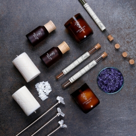 Smells Like Spells-神秘的天然纤维自然和谐护肤品组合设计-每个产品都是手工制作，由原配方同民间传统智慧和经验制作而成，设计师采用自然和简洁设计，目的是为用户带来喜悦感触