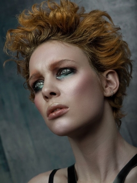 Chained-皮带链条人像