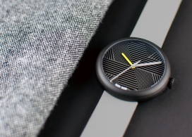 A形钢箱腕表-一个没有标记数字的手表-皮革表带和金属圆边，灵感来自三宅一生