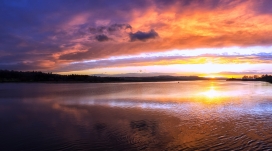 高清晰夕阳湖美景