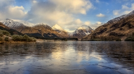 高清晰雪山湖壁纸