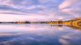 门蒂思秋湖倒影美景