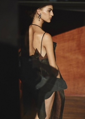 凡妮莎・埃克森泰-WSJ杂志十二月-丰富的辉光