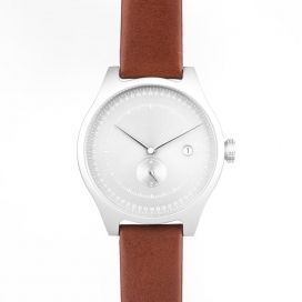 香港squarestreet品牌新推出的超轻拉丝铝材料腕表设计-重量仅33克。只有42毫米厚，重量非常轻，意味着包括意大利皮革表带整个手表的重量只有33克,十分方便时尚