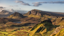 高清晰绿色山区壁纸