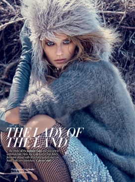 丰富多彩装饰的毛衣裙子