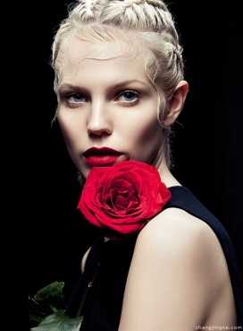 秋天的美-Harpers Bazaar越南杂志人像